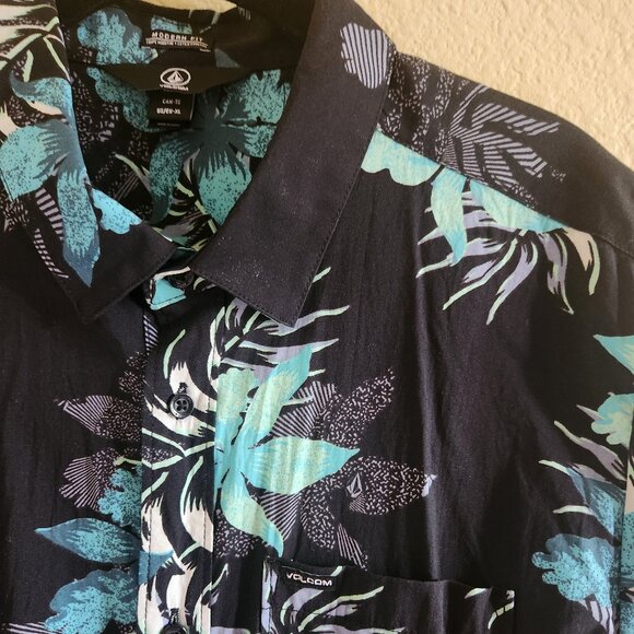 Volcom Men's XL Hawaiian Surf Shirt - Picture 4 of 4